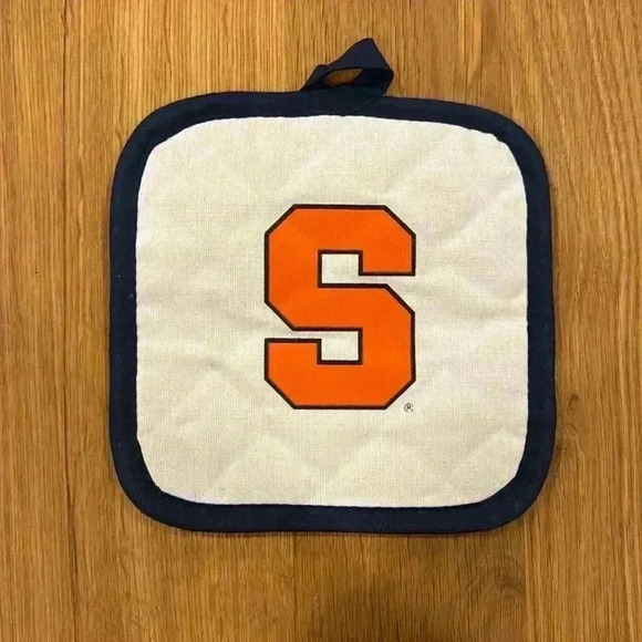 Syracuse Oven Mitt set - Potholder and Oven Mitt - Picture 4 of 5